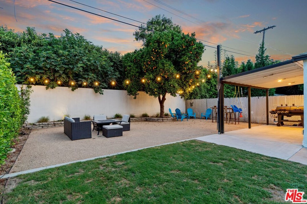 15220 Morrison St, Van Nuys CA  91403-1503 exterior