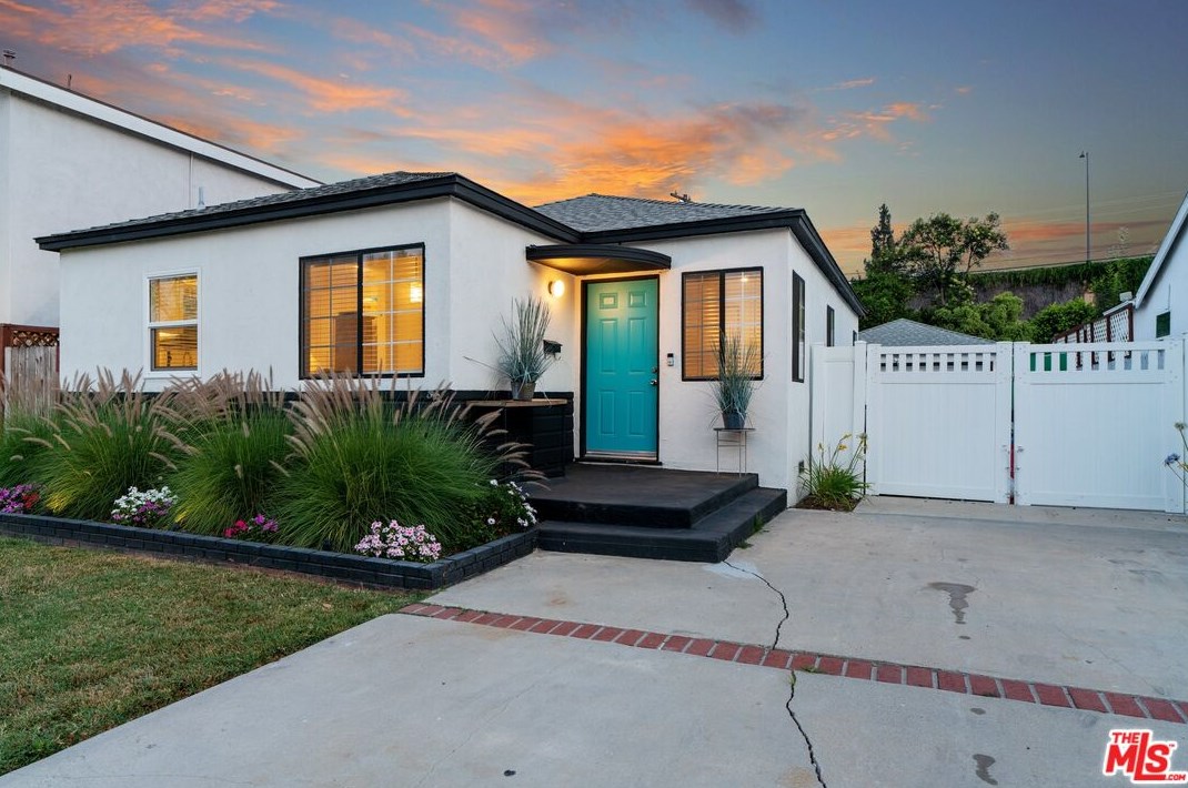 15220 Morrison St, Van Nuys CA  91403-1503 exterior
