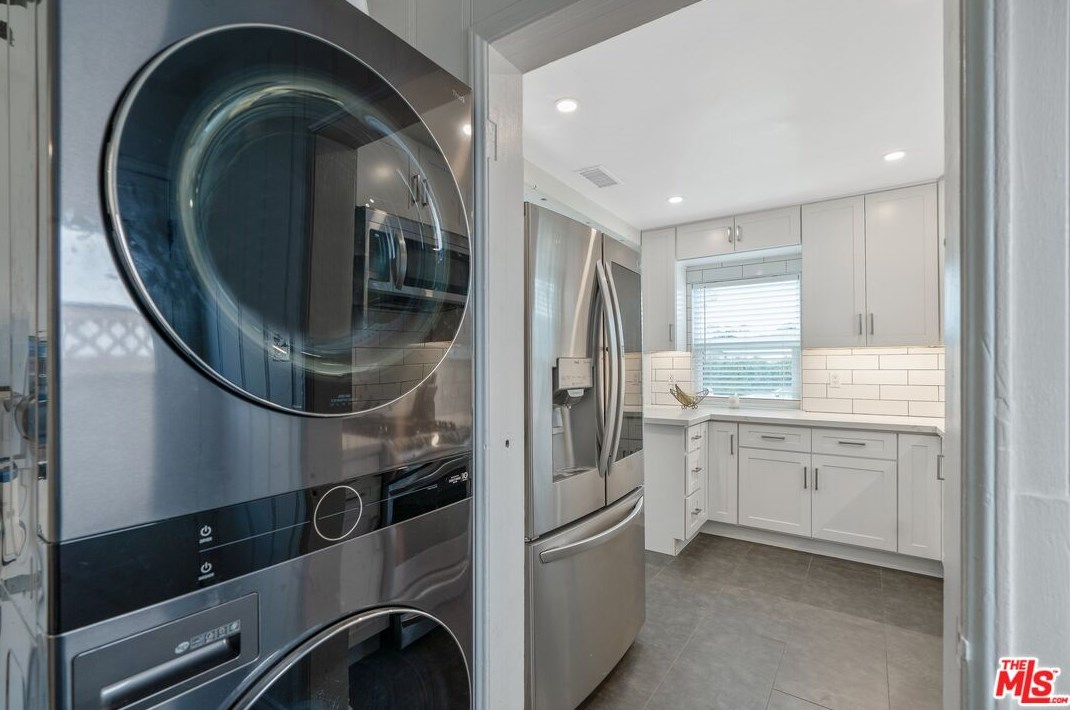 15220 Morrison St, Van Nuys CA  91403-1503 exterior