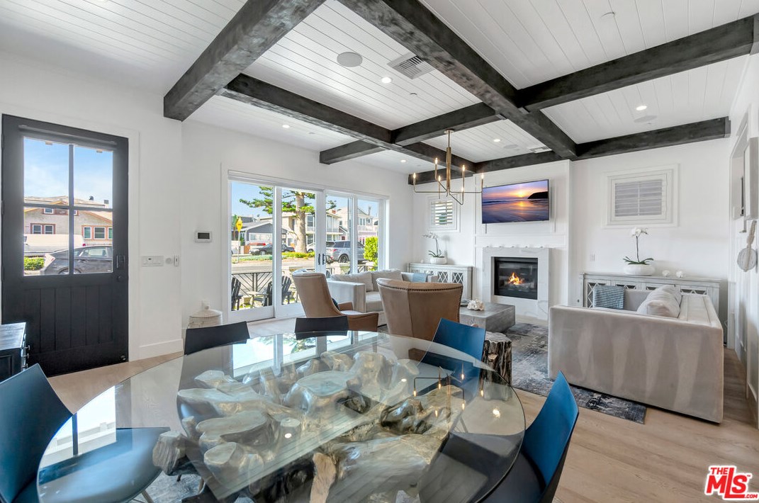 130 Balboa Blvd, Newport Beach CA  92661-1118 exterior