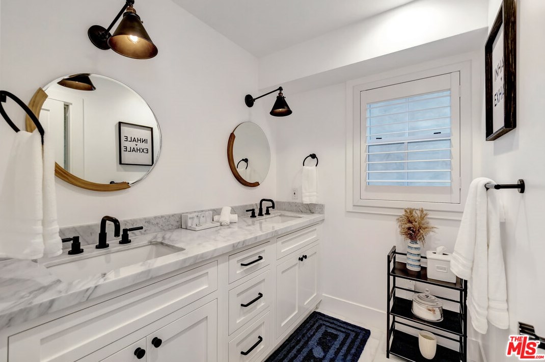 130 Balboa Blvd, Newport Beach CA  92661-1118 exterior