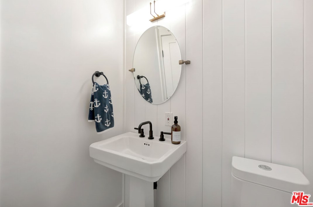 130 Balboa Blvd, Newport Beach CA  92661-1118 exterior