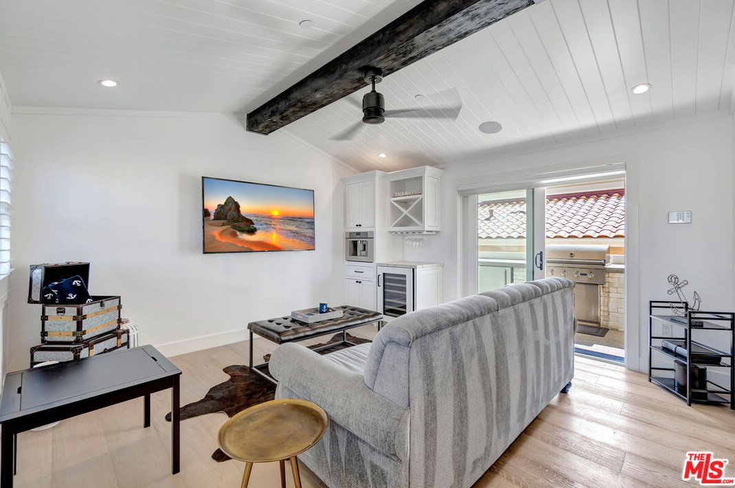 130 Balboa Blvd, Newport Beach CA  92661-1118 exterior