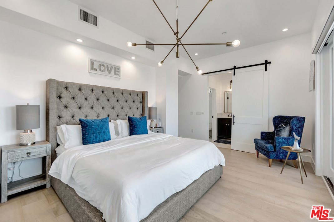 130 Balboa Blvd, Newport Beach CA  92661-1118 exterior