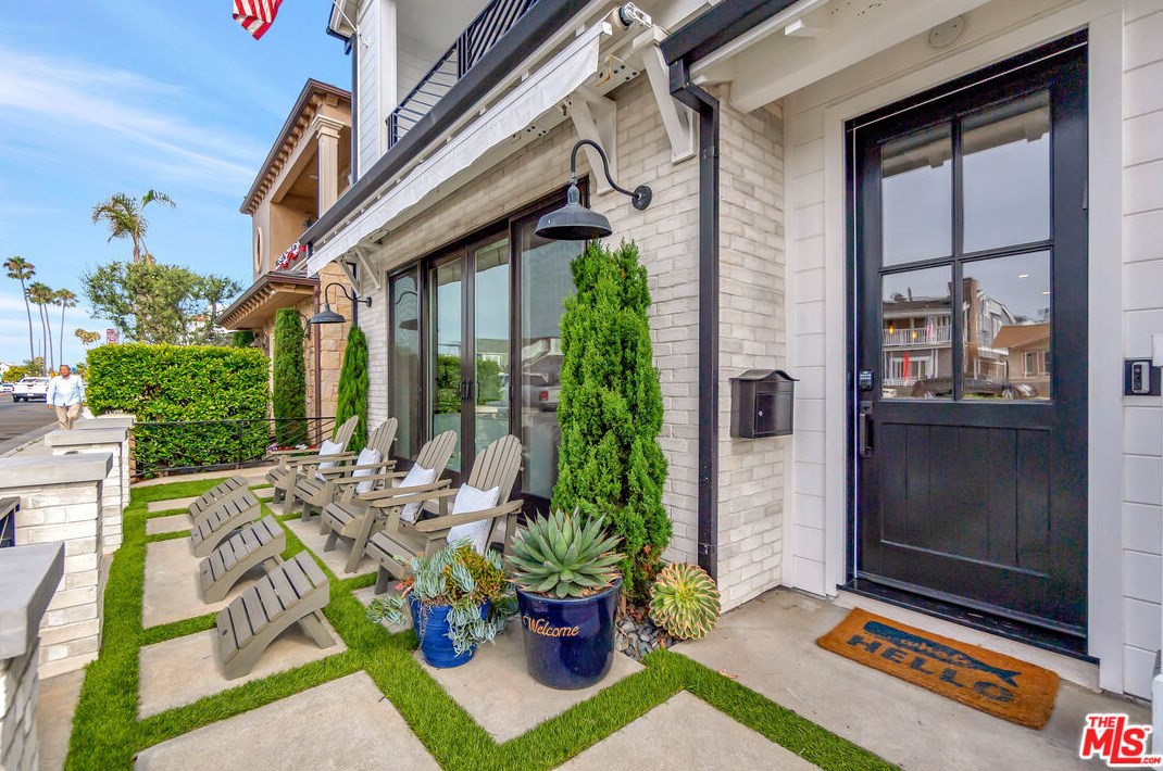 130 Balboa Blvd, Newport Beach CA  92661-1118 exterior