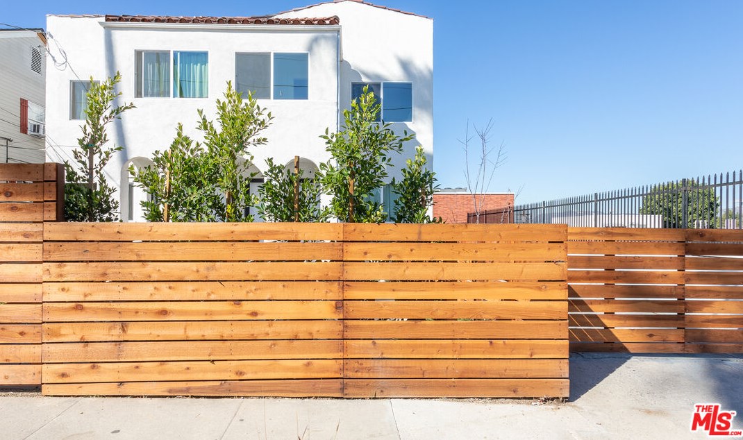 117 Westlake Ave, Los Angeles CA  90006-3014 exterior
