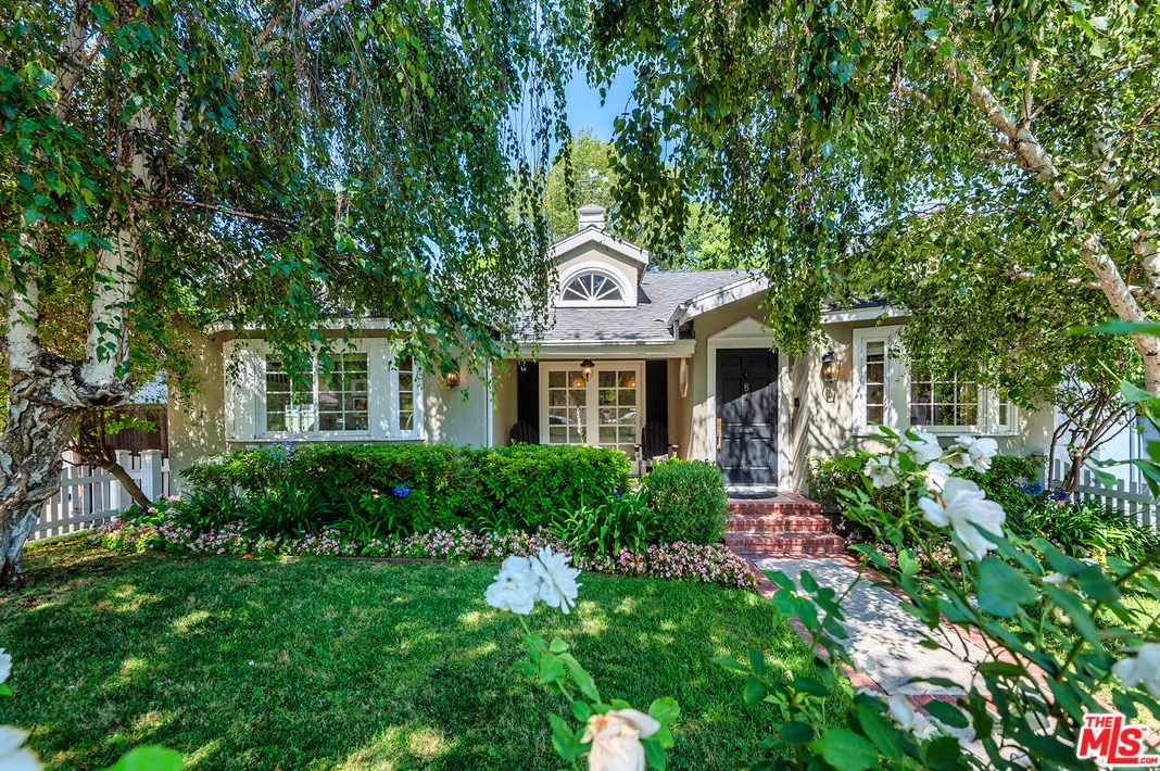 4249 Stern Ave, Van Nuys, CA 91423-4226