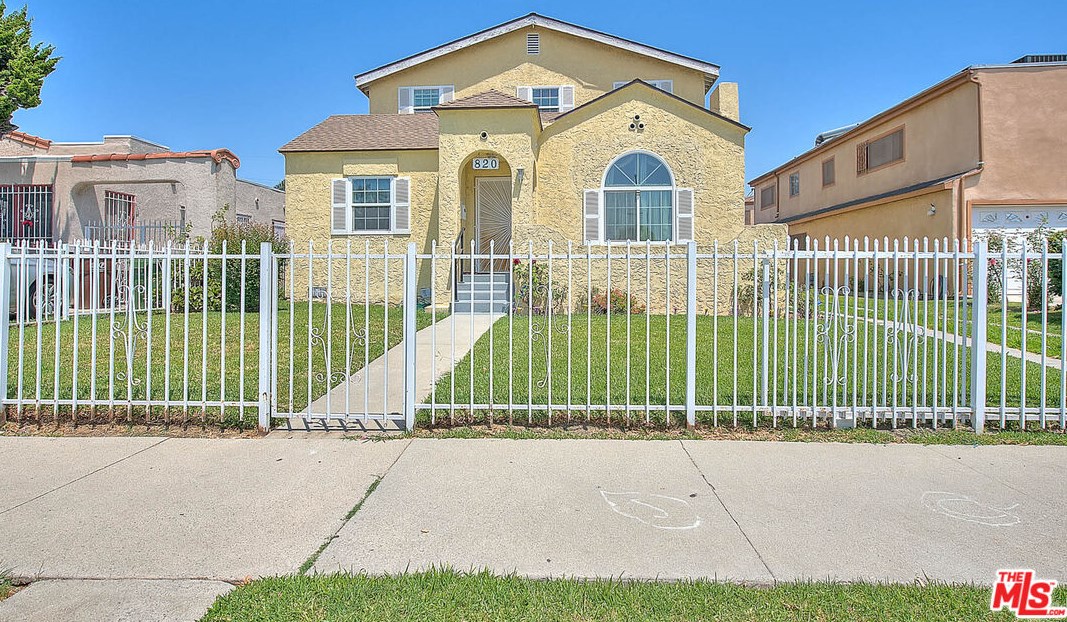 820 Mayo Ave, Compton, CA 90221-2111
