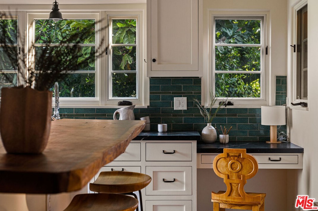 1716 Dillon St, Los Angeles CA  90026-1114 exterior