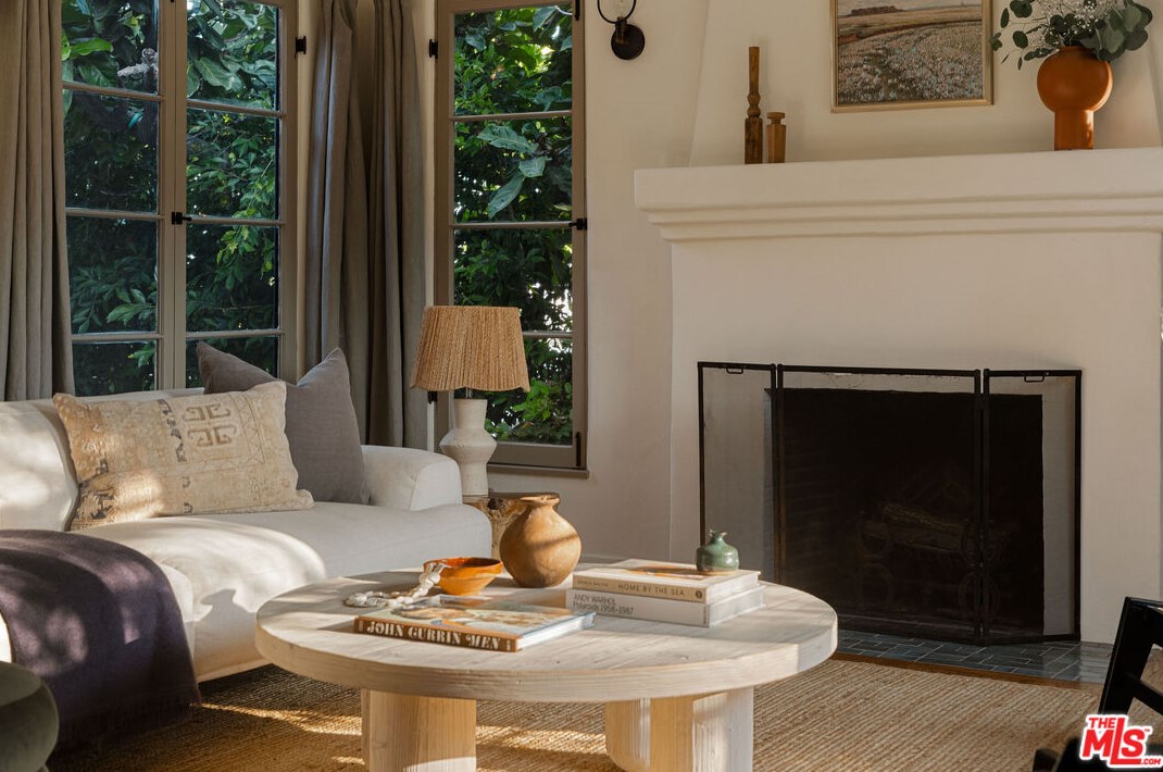 1716 Dillon St, Los Angeles CA  90026-1114 exterior