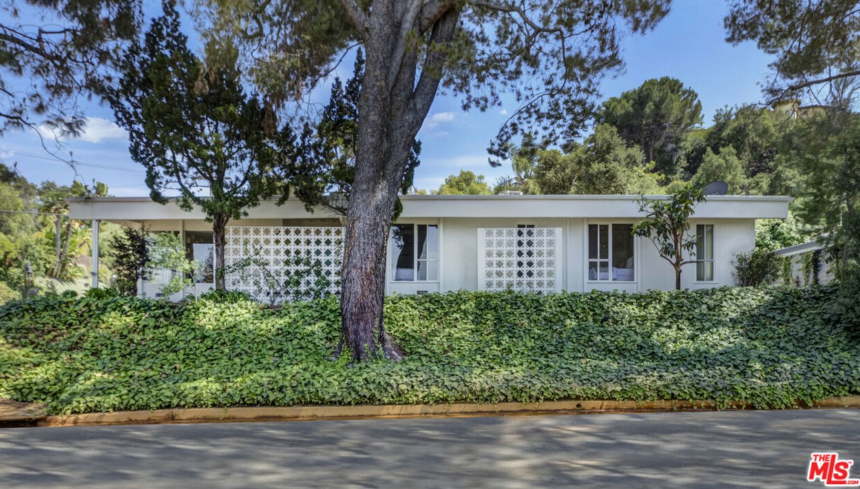 3949 Ballina Dr, Van Nuys, CA 91436