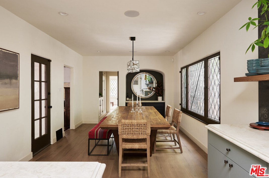 1725 Mount Olympus Dr, Los Angeles CA  90046-2034 exterior