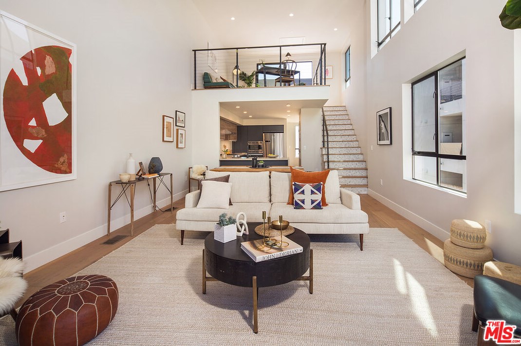 5014 Rosewood Ave, Los Angeles CA  90004-1613 exterior