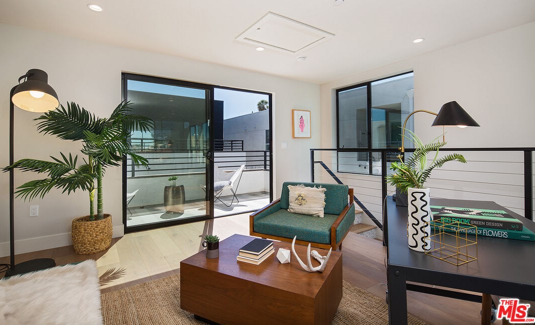 5014 Rosewood Ave, Los Angeles CA  90004-1613 exterior