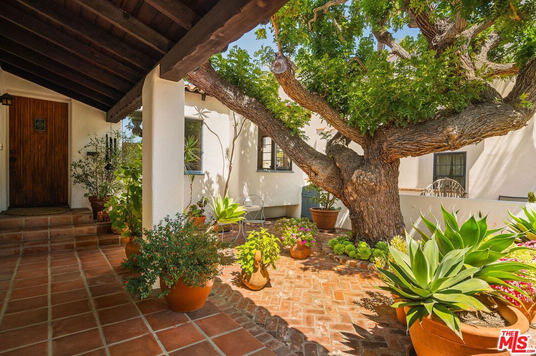 447 9th St, Santa Monica, CA 90402-1927