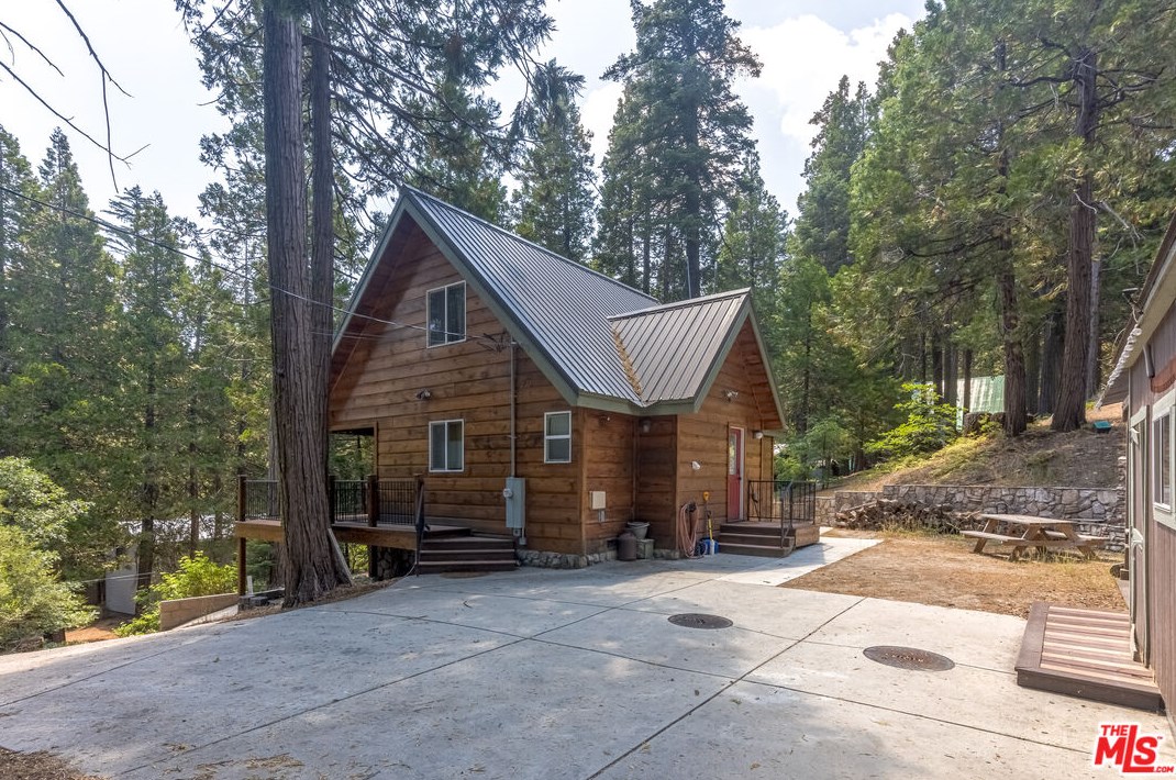 11809 Pine Dr, Wofford Heights, CA 93285