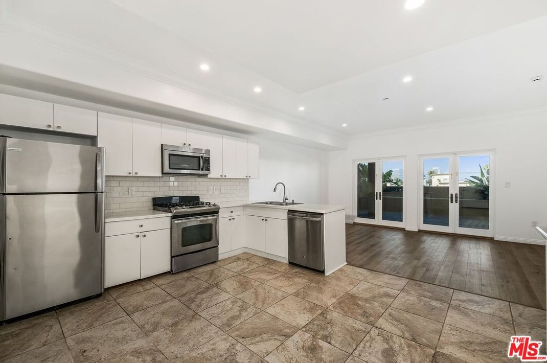 930 S Robertson Blvd #503, Los Angeles, CA 90035