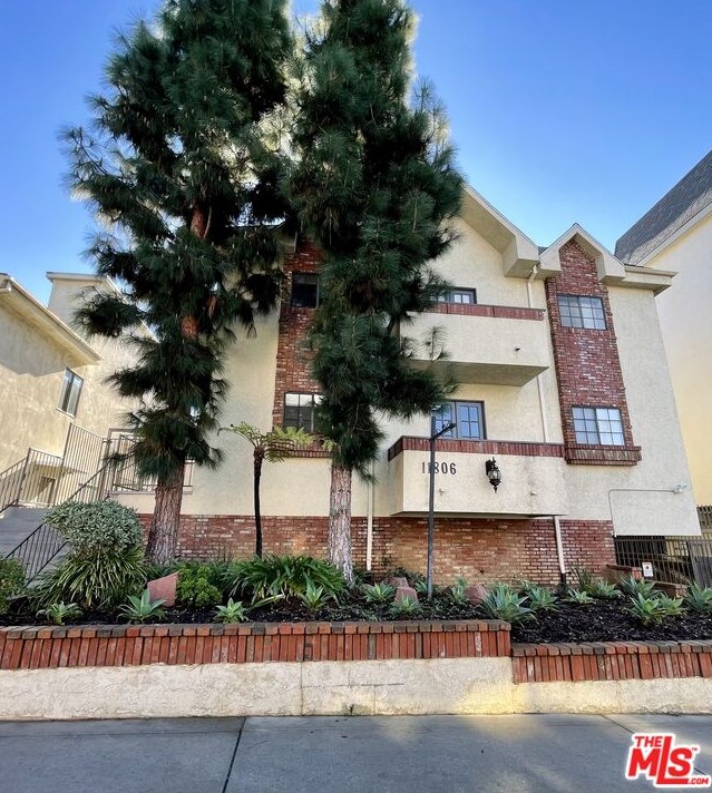 11806 Mayfield Ave #104, Los Angeles, CA 90049