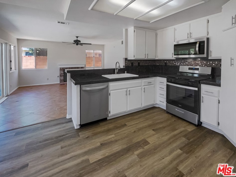 1615 E Kettering St, Lancaster, CA 93535