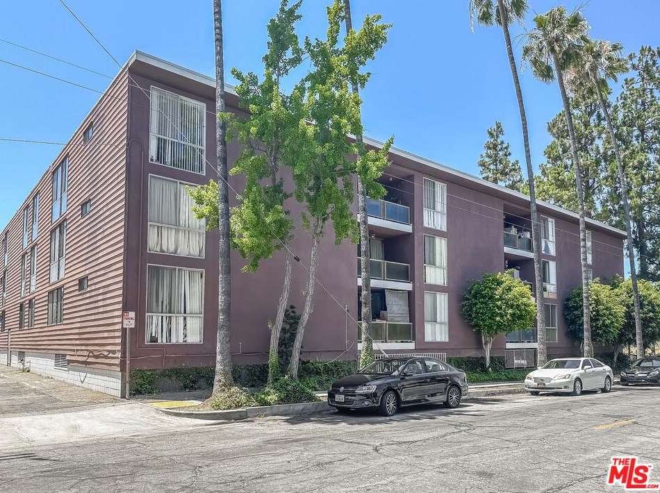 950 Louise St, Glendale, CA 91207-2052