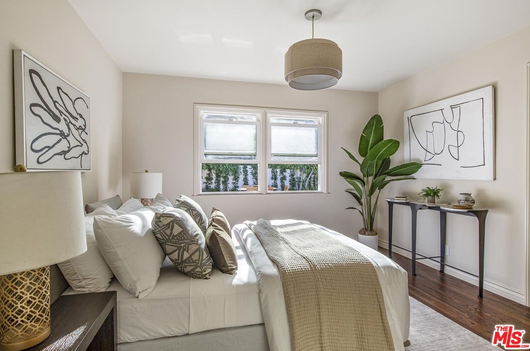 4845 Matilija Ave, Van Nuys CA  91423-2422 exterior