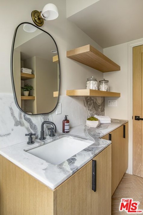 4845 Matilija Ave, Van Nuys CA  91423-2422 exterior