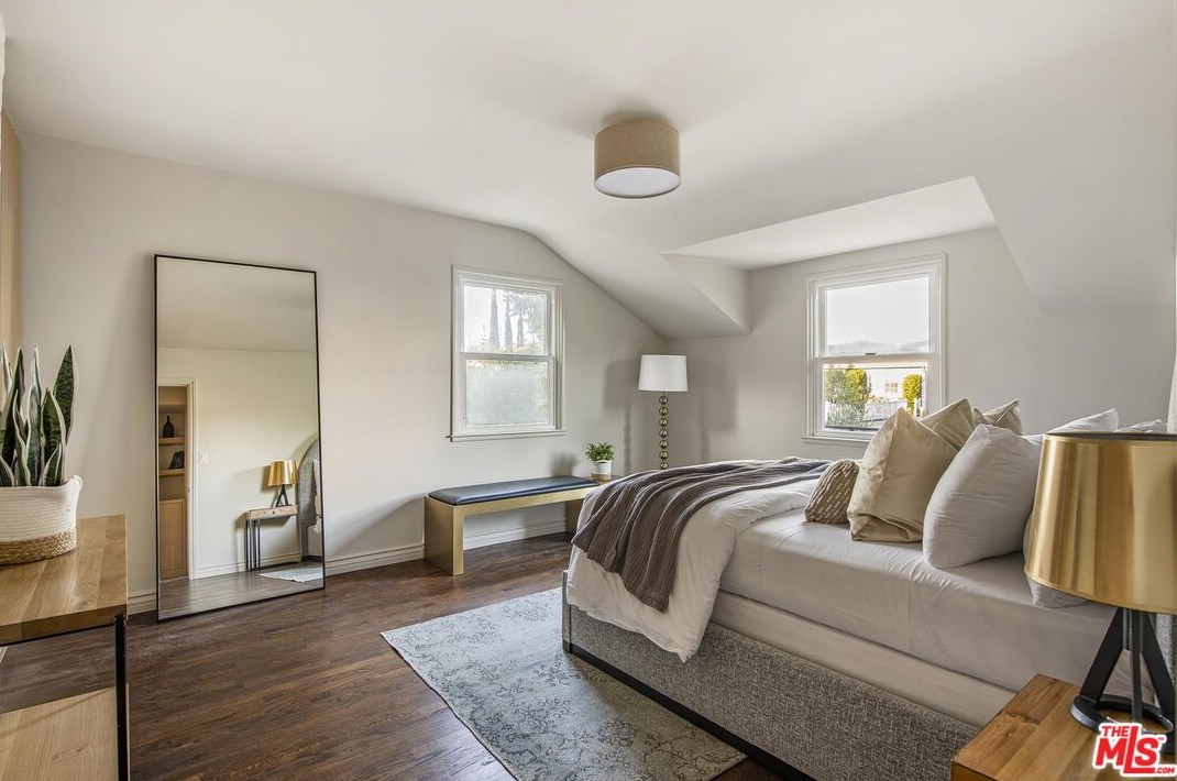 4845 Matilija Ave, Van Nuys CA  91423-2422 exterior