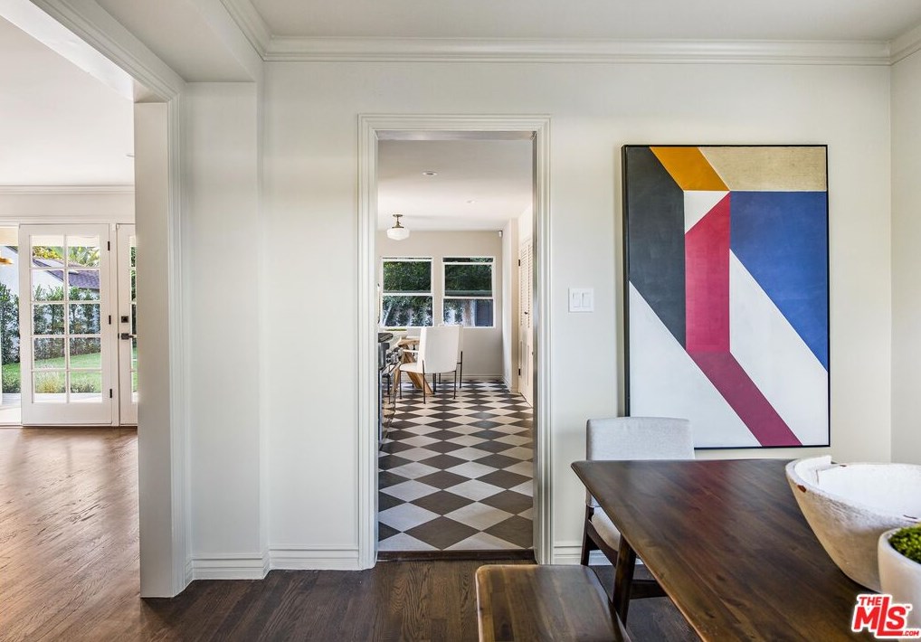 4845 Matilija Ave, Van Nuys CA  91423-2422 exterior