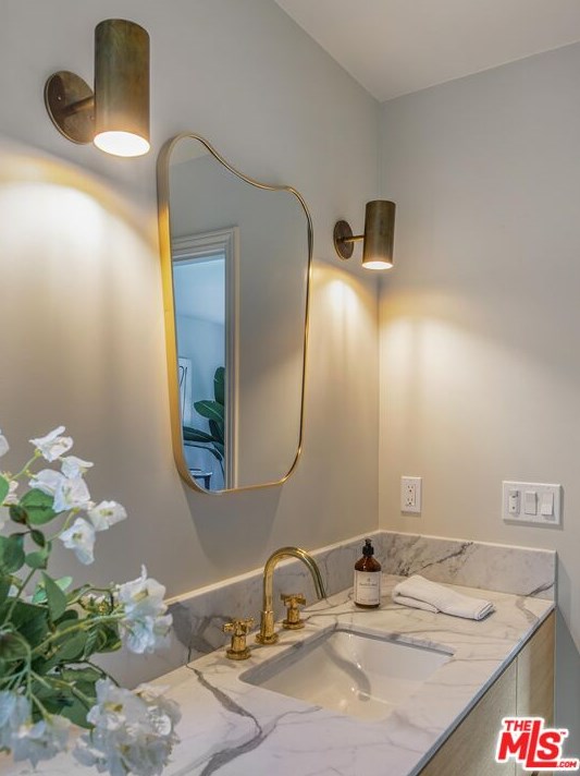 4845 Matilija Ave, Van Nuys CA  91423-2422 exterior