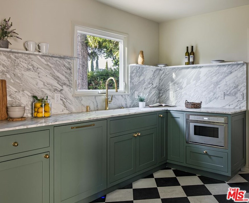 4845 Matilija Ave, Van Nuys CA  91423-2422 exterior