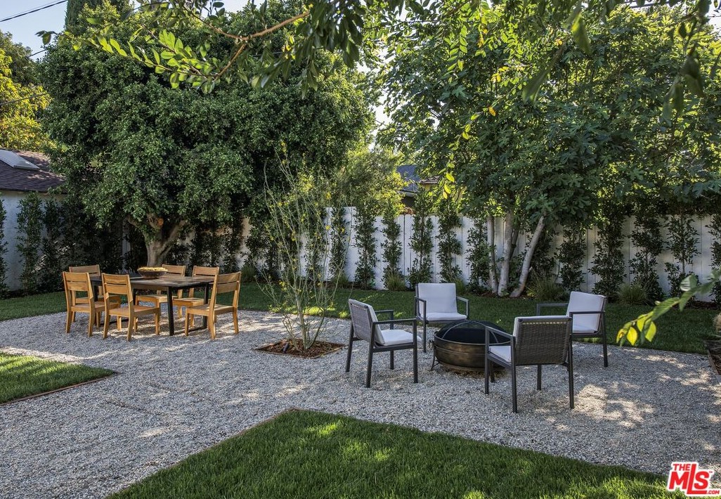 4845 Matilija Ave, Van Nuys CA  91423-2422 exterior