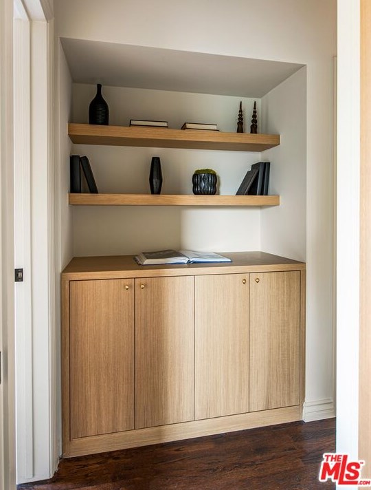 4845 Matilija Ave, Van Nuys CA  91423-2422 exterior