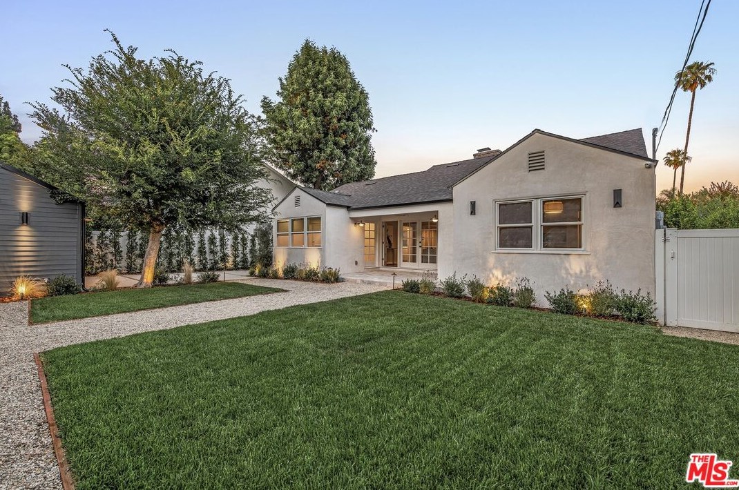 4845 Matilija Ave, Van Nuys CA  91423-2422 exterior