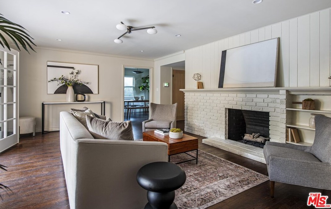 4845 Matilija Ave, Van Nuys CA  91423-2422 exterior