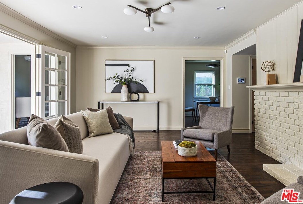 4845 Matilija Ave, Van Nuys CA  91423-2422 exterior