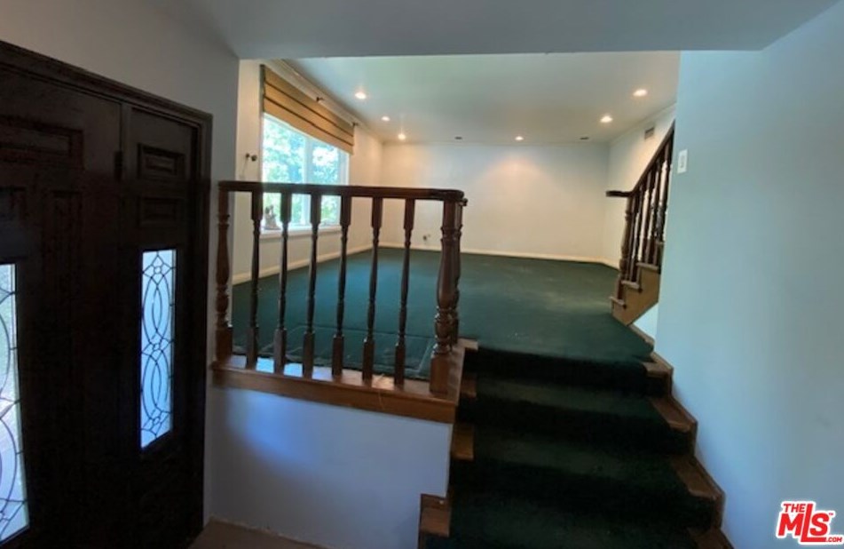 22413 Dardenne St, Calabasas, CA 91302-5821