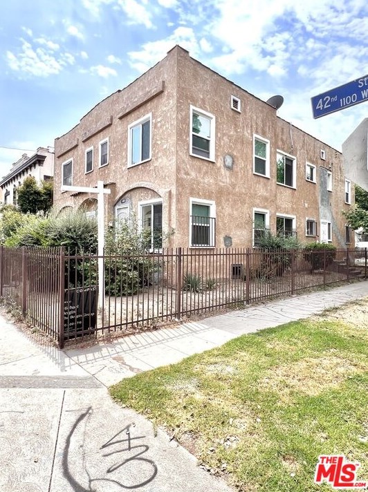 1124 42nd St, Los Angeles, CA 90011-3109