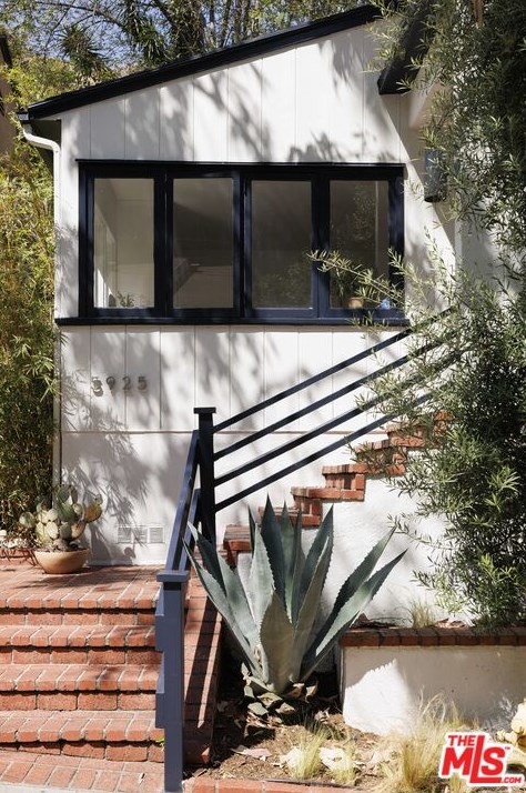5925 Tuxedo Ter, Los Angeles, CA 90068-2461