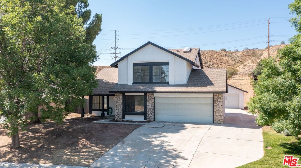 106 Mountainside Dr, Palmdale, CA 93550
