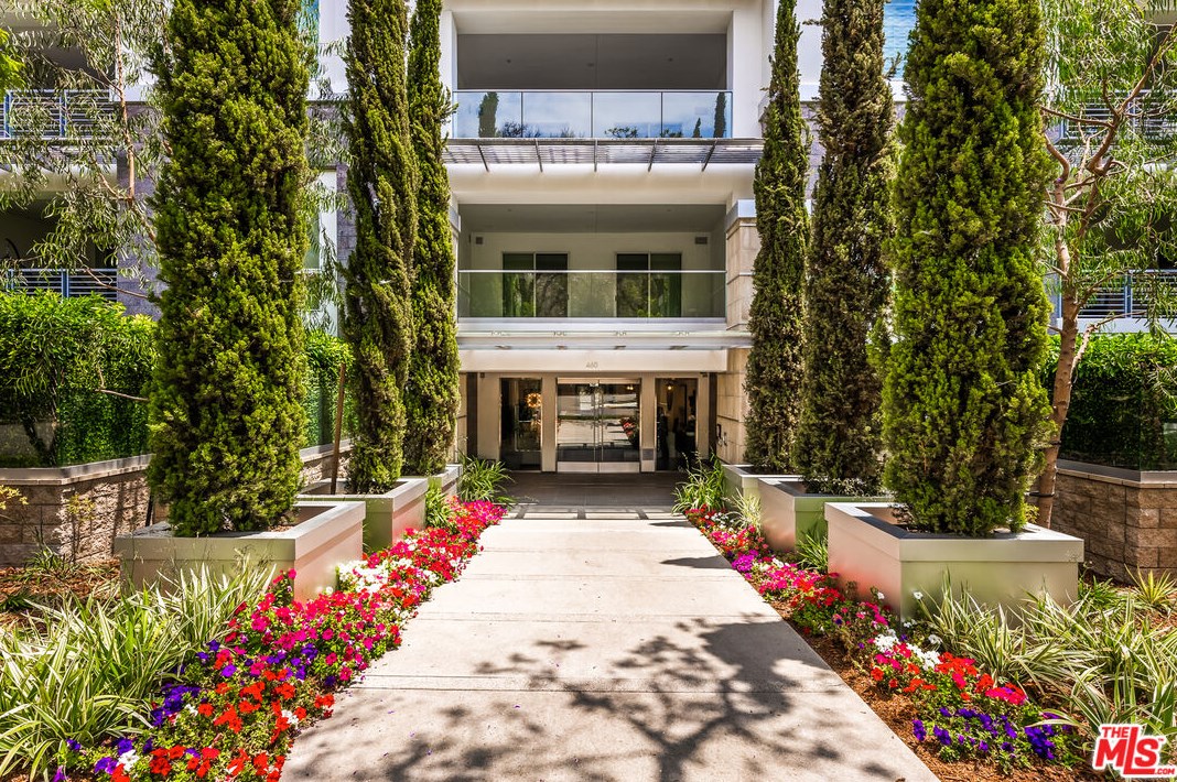 460 N Palm Dr #302, Beverly Hills, CA 90210
