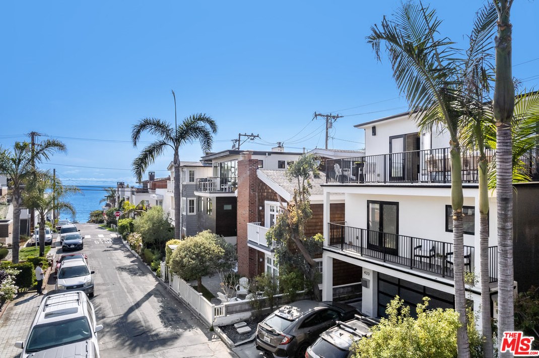 433 27th St, Manhattan Beach, CA 90266