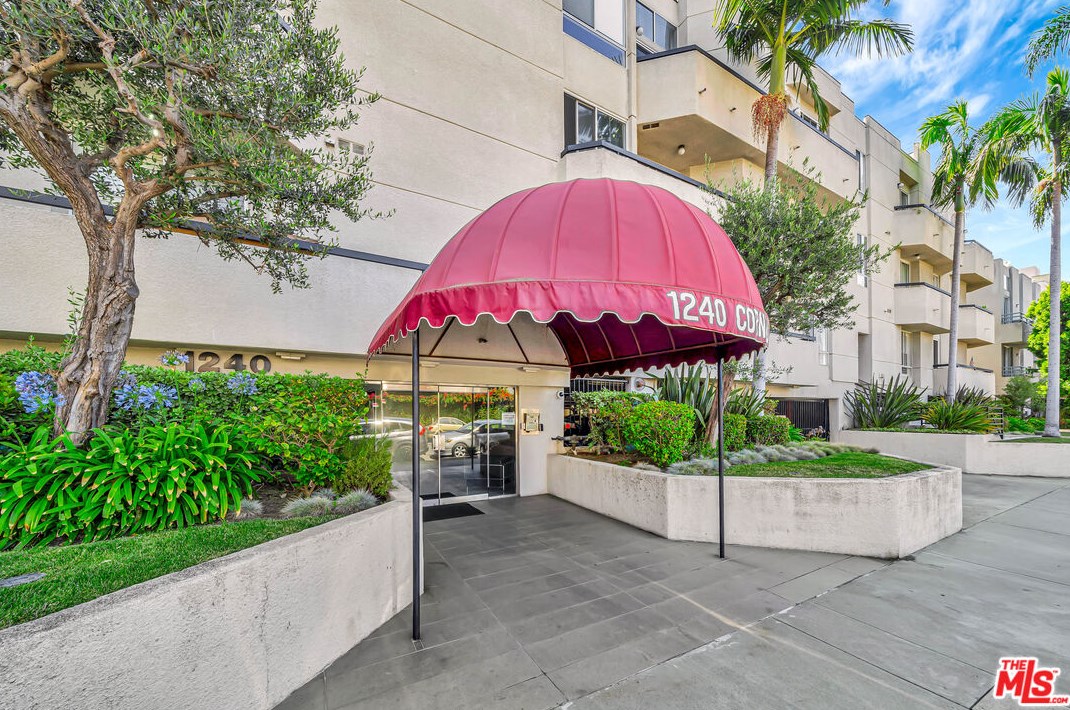 1240 Corning St, Los Angeles CA  90035-2482 exterior