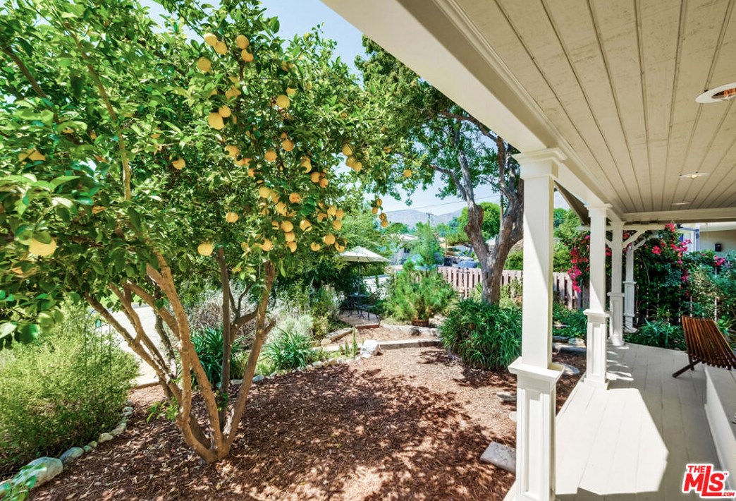 2986 Bargen Way, Altadena, CA 91001