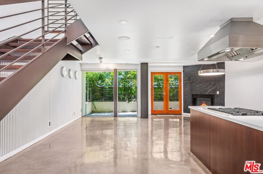 1544 11th St #3, Santa Monica, CA 90401