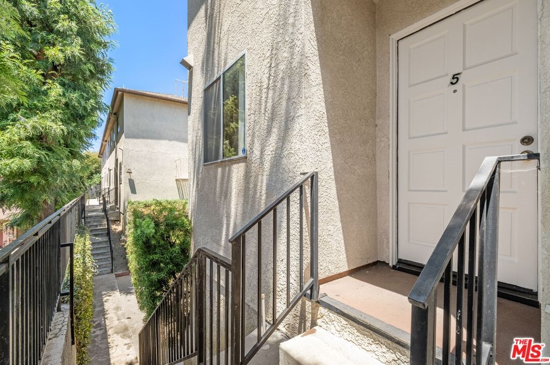 7332 Balboa Blvd #5, Van Nuys, CA 91406