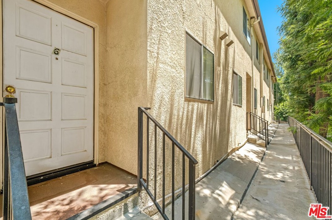 7332 Balboa Blvd #6, Van Nuys, CA 91406