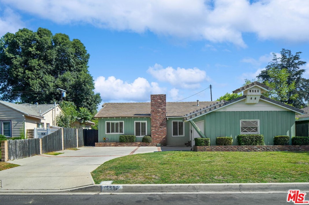 15517 Hart St, Van Nuys, CA 91406