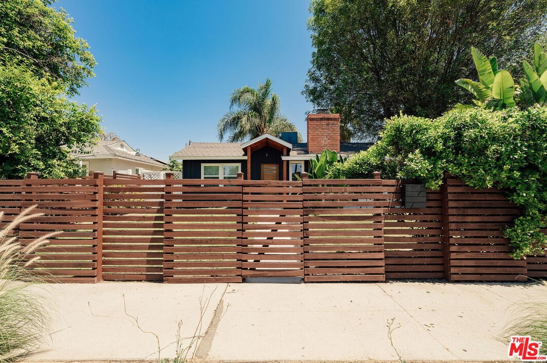 7520 White Oak Ave, Van Nuys, CA 91406