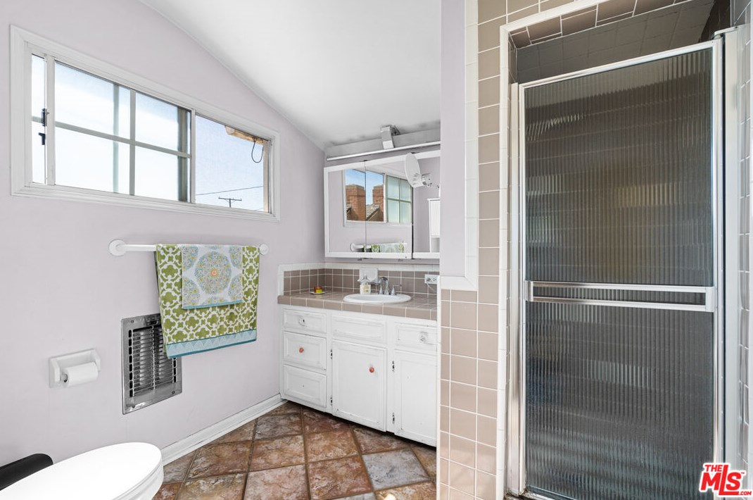 7301 82nd St, Los Angeles CA  90045-2418 exterior