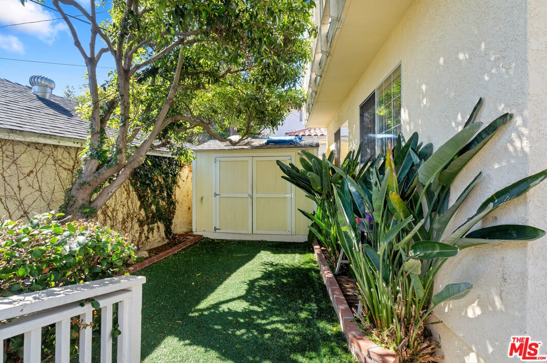 7301 82nd St, Los Angeles CA  90045-2418 exterior